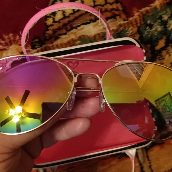 Girl's Tween Sunglasses with Case - Picture 6 of 8